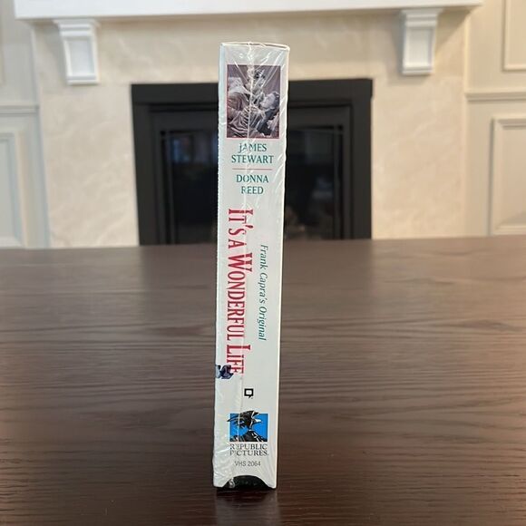 ✨HOST PICK✨It’s a Wonderful Life Original Version VHS sealed in original package - Picture 2 of 5